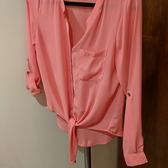 Pink blouse with tie in front - Picture 2 of 3